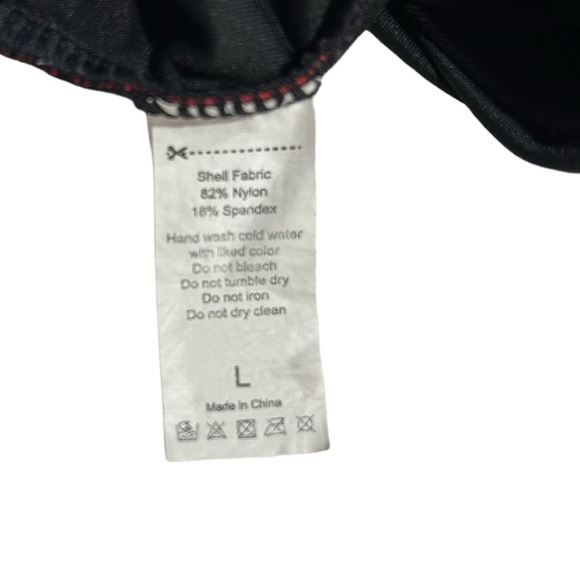 A pretty one piece swim suit that is flattering to all body types. - Picture 6 of 7